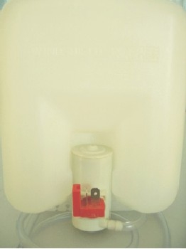 Scheibenwaschmittelbehälter m. Pumpe